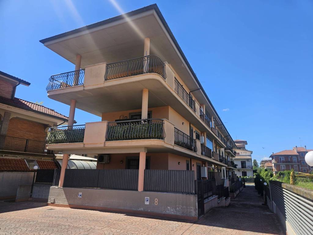 appartamento in vendita a Roma in zona Borghesiana