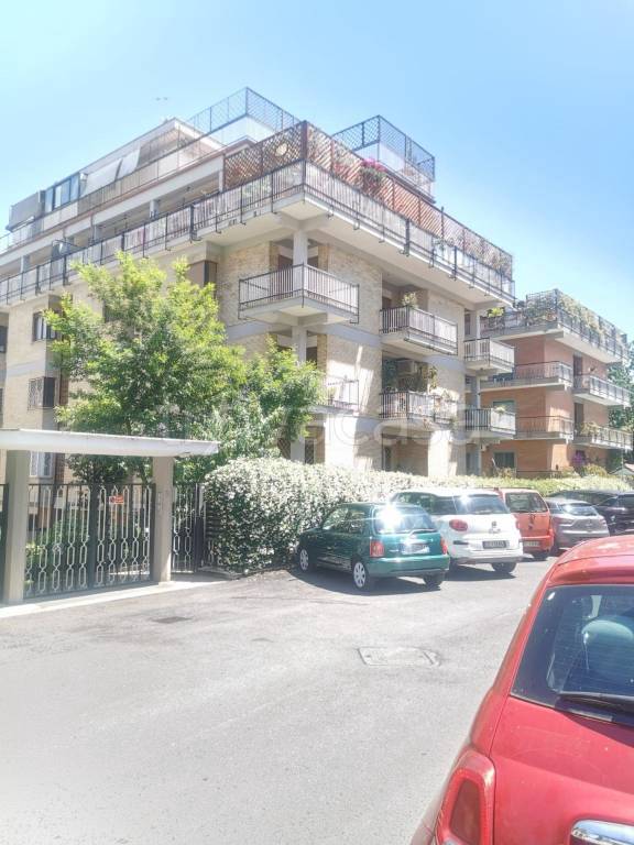 appartamento in vendita a Roma in zona Giuliano Dalmata