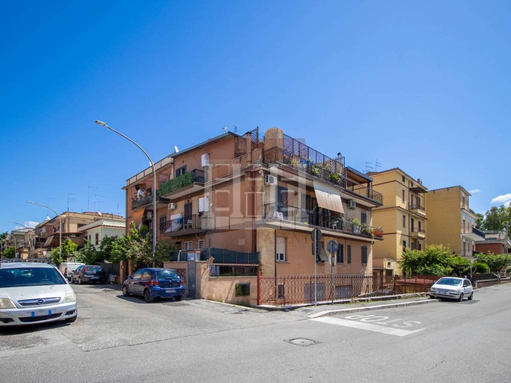 appartamento in vendita a Roma in zona Ponte Mammolo