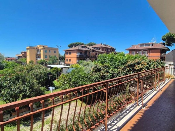 appartamento in vendita a Roma in zona Torre Angela