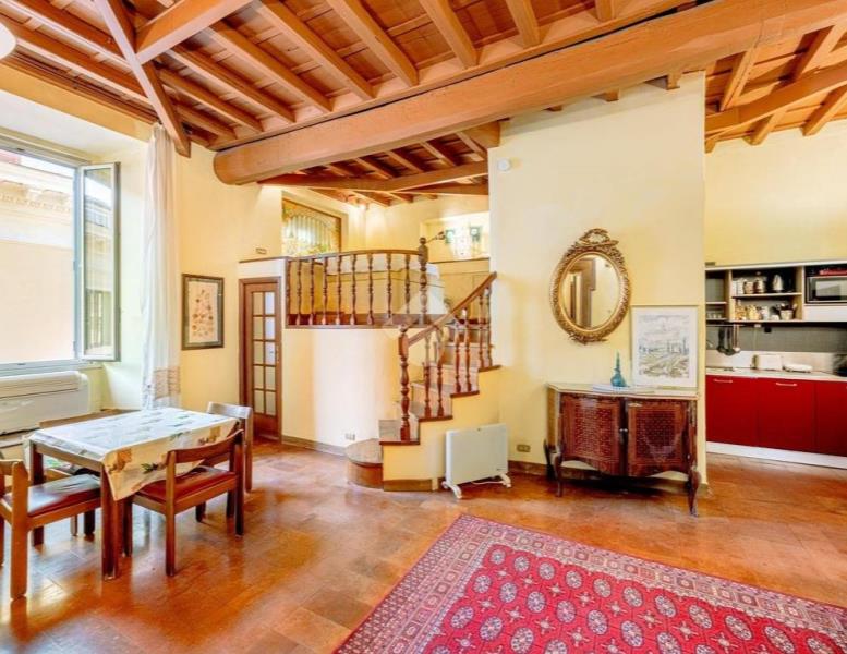 appartamento in vendita a Roma in zona Parione/Sant'Eustachio