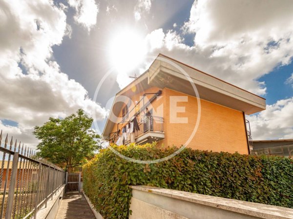 appartamento in vendita a Roma in zona Tor Bella Monaca
