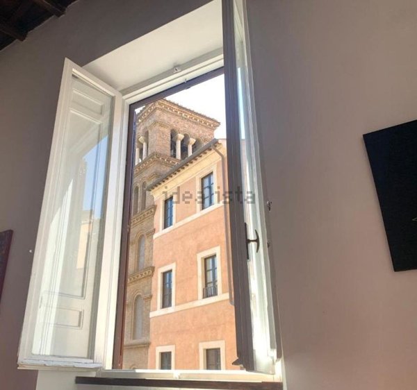 appartamento in vendita a Roma in zona Rione Regola