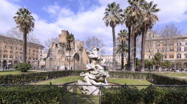 intera palazzina in vendita a Roma in zona Esquilino