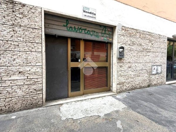 negozio in vendita a Roma in zona Prenestino-Labicano