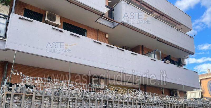 appartamento in vendita a Roma in zona Torre Angela