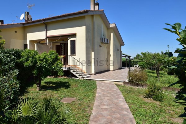 casa indipendente in vendita a Roma in zona Spregamore