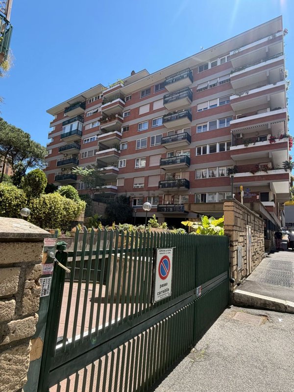 appartamento in vendita a Roma in zona EUR