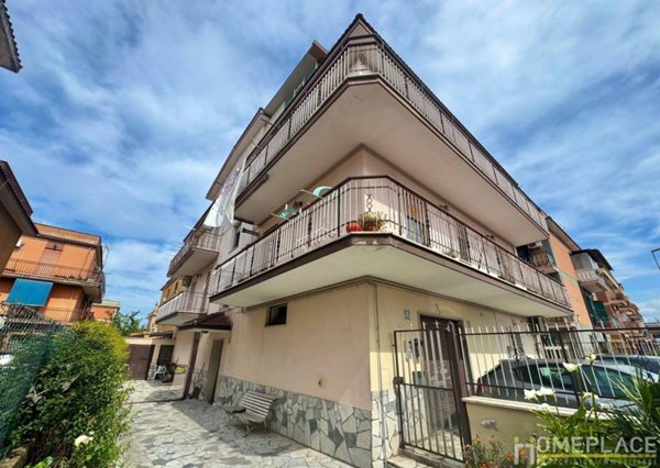 appartamento in vendita a Roma in zona Torre Angela