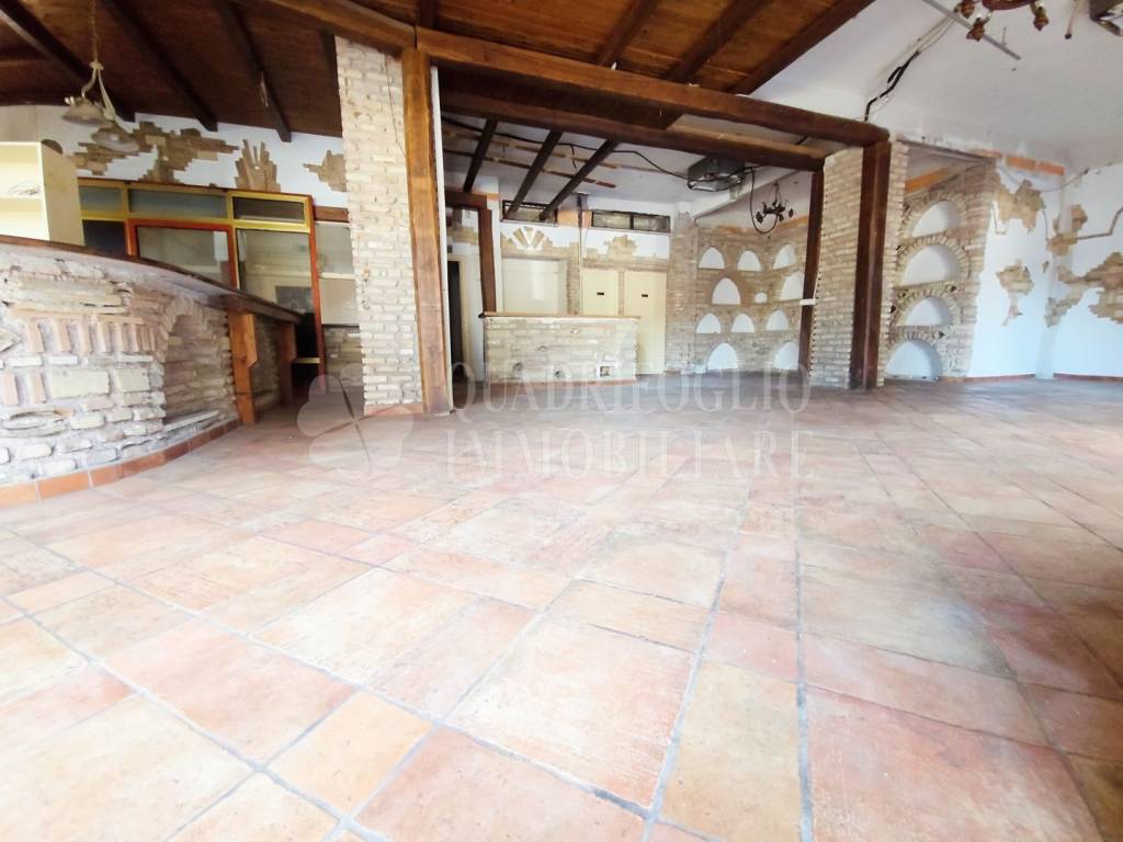negozio in vendita a Roma in zona Ostia