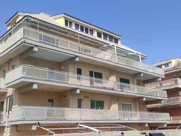 appartamento in vendita a Roma in zona Ostia