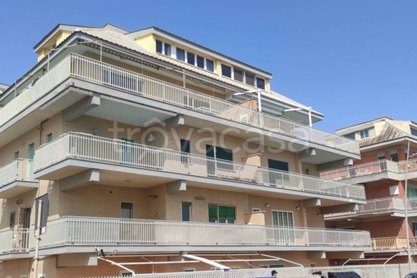 appartamento in vendita a Roma in zona Ostia