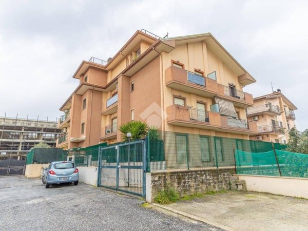 appartamento in vendita a Roma in zona Castelverde