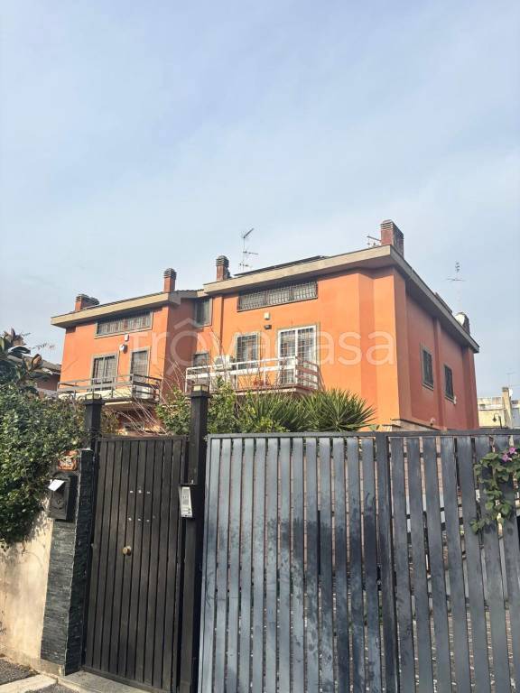 appartamento in vendita a Roma in zona Axa