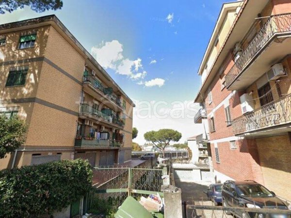 negozio in vendita a Roma in zona Torre Angela