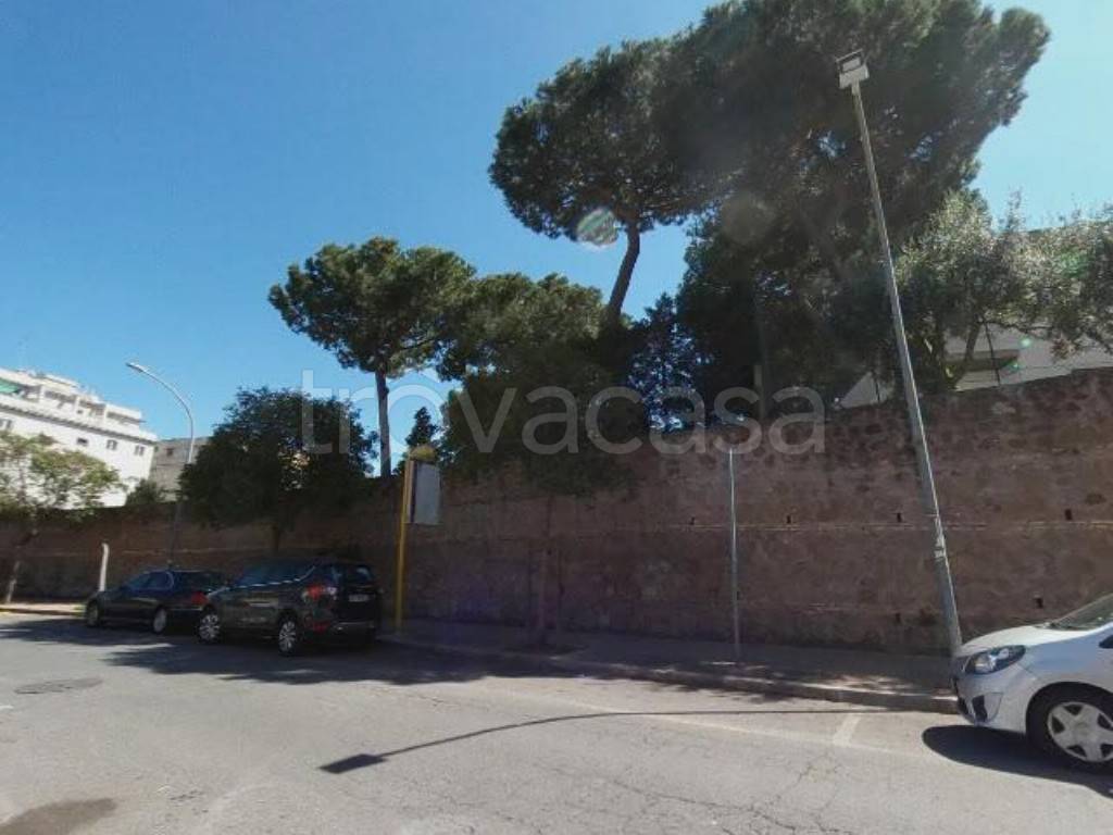 negozio in vendita a Roma in zona Tuscolano