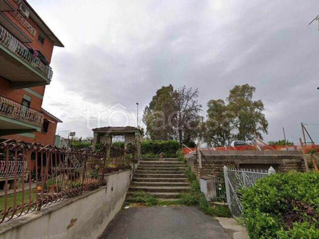 appartamento in vendita a Roma in zona Lunghezza