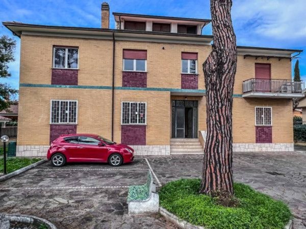 appartamento in vendita a Roma in zona Infernetto