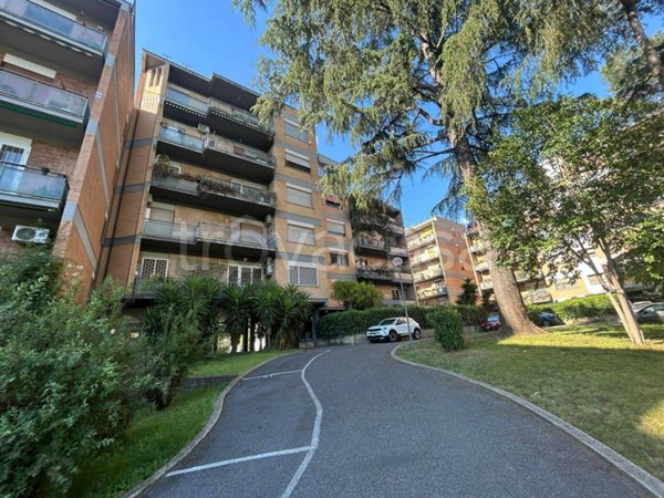 appartamento in vendita a Roma in zona Giuliano Dalmata