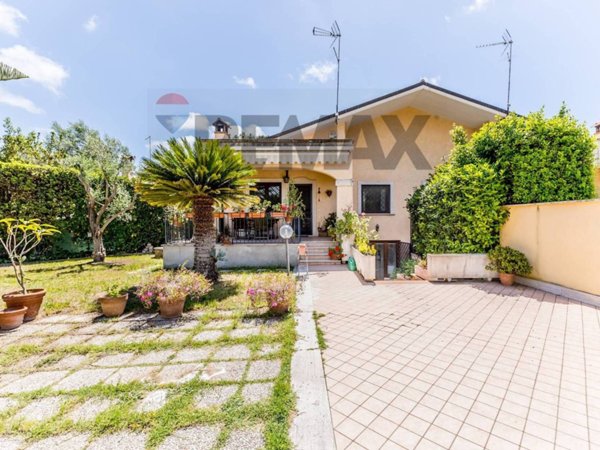 casa indipendente in vendita a Roma in zona Infernetto