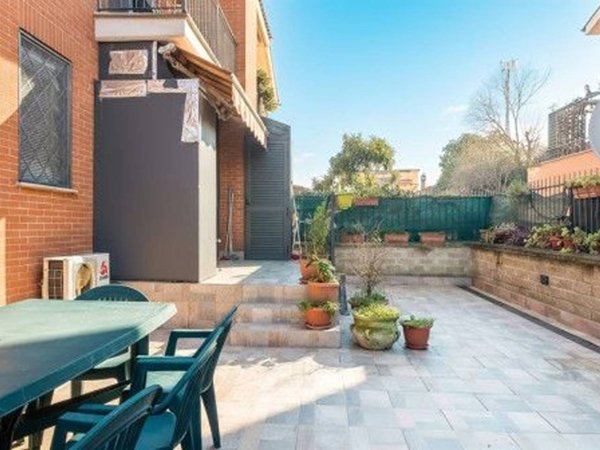 appartamento in vendita a Roma in zona Lunghezza
