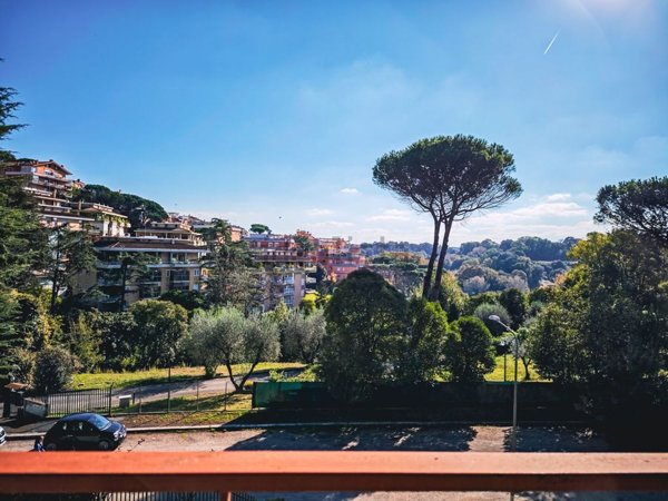 appartamento in vendita a Roma in zona Tomba di Nerone