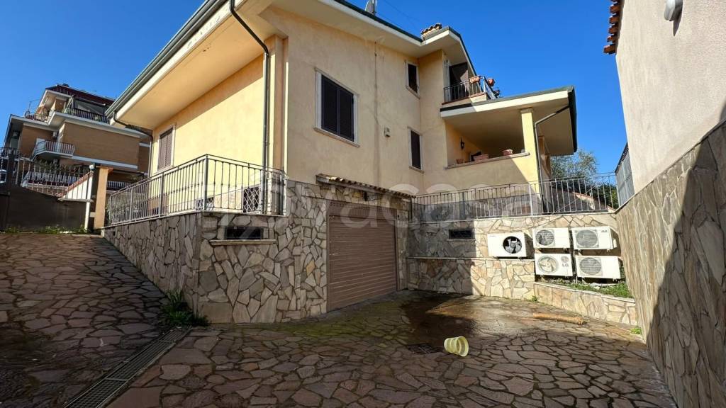 casa indipendente in vendita a Roma in zona Alessandrino