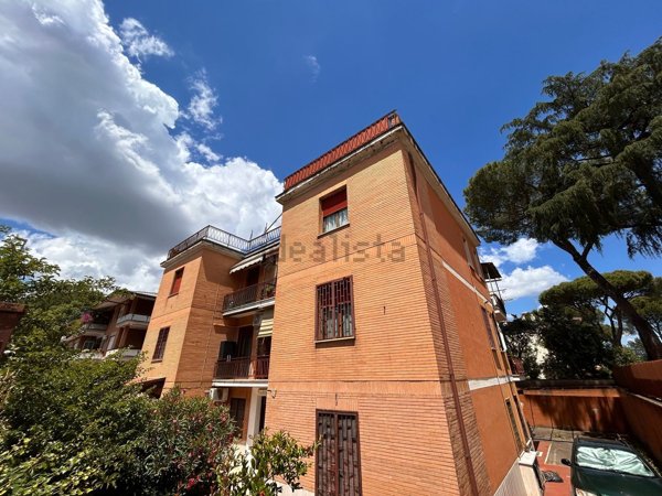 appartamento in vendita a Roma in zona Appio Pignatelli