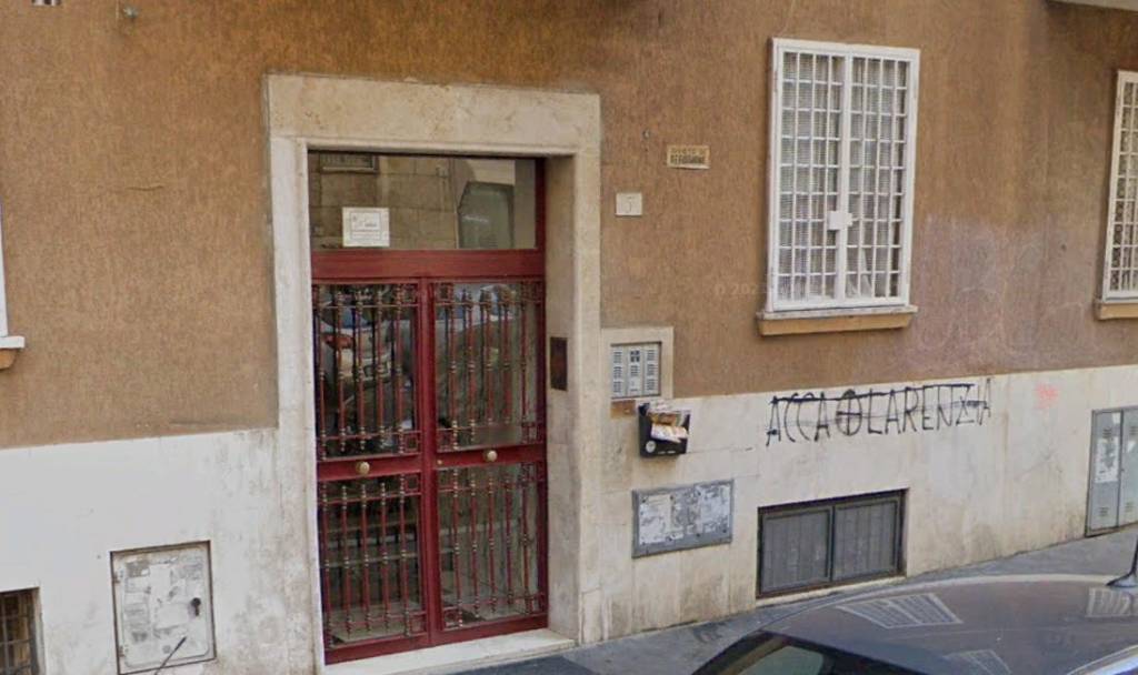 locale commerciale in vendita a Roma in zona Tuscolano
