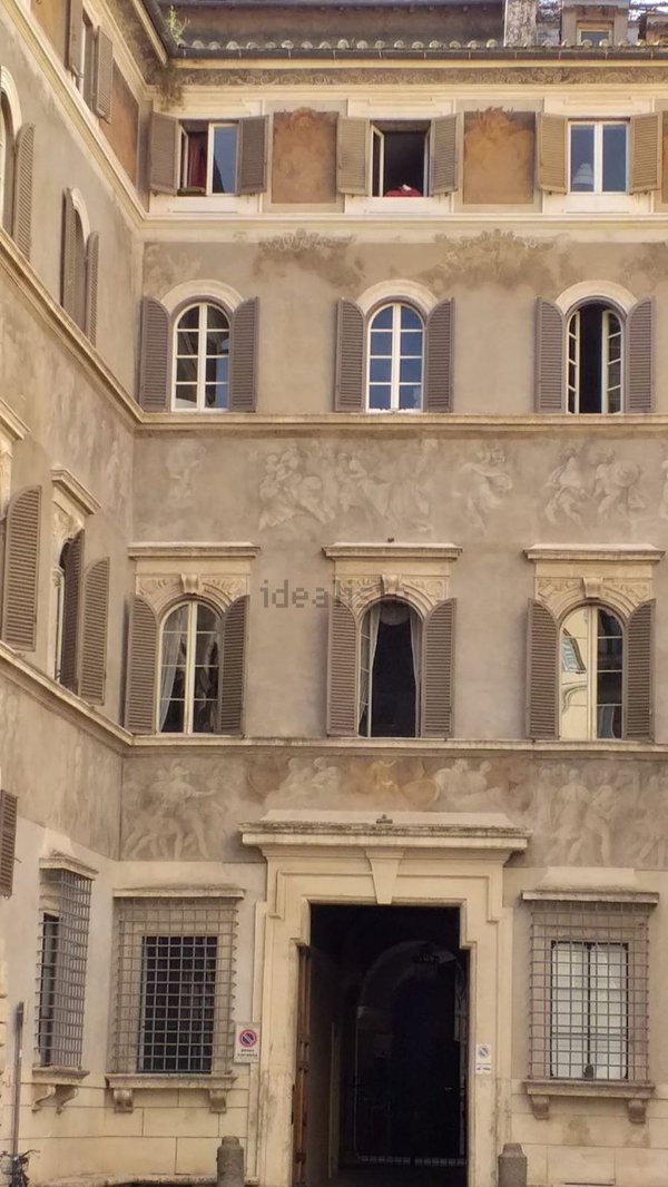 appartamento in vendita a Roma in zona Rione Regola