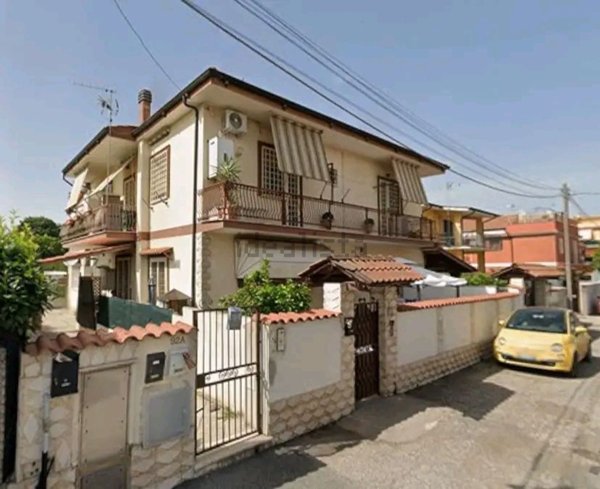 appartamento in vendita a Roma in zona Giardini di Corcolle