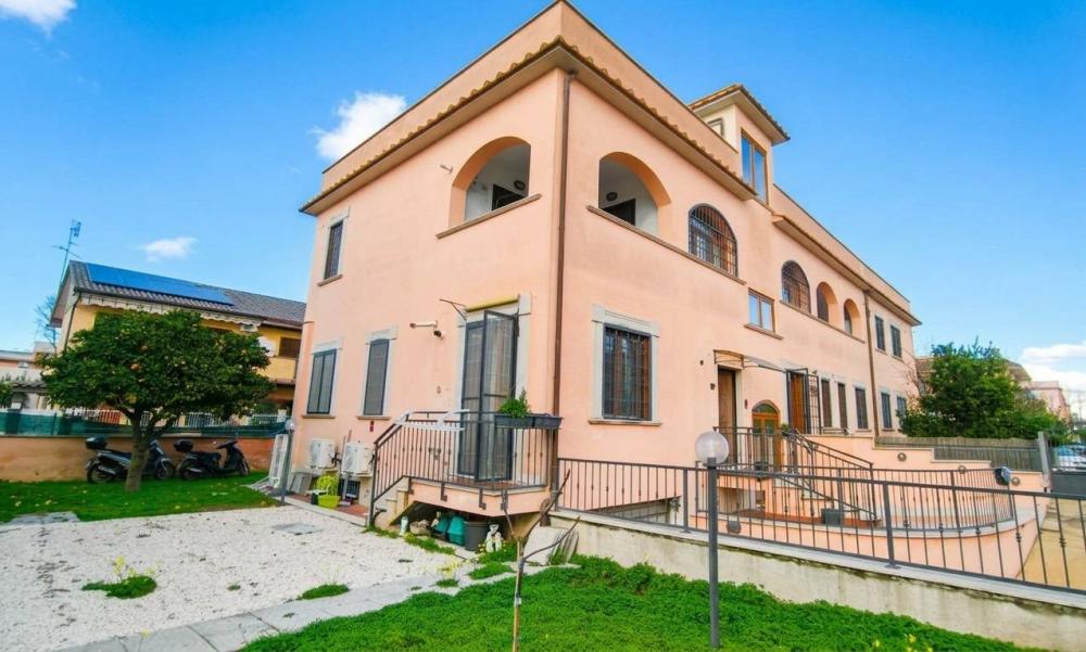 appartamento in vendita a Roma in zona Acilia