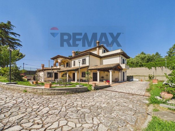 casa indipendente in vendita a Roma in zona Cesano