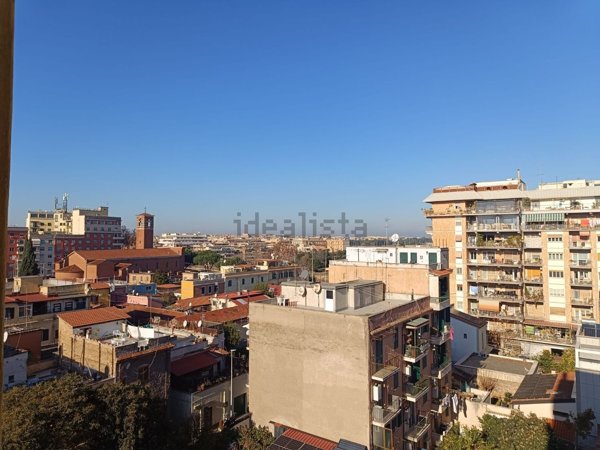 appartamento in vendita a Roma in zona Prenestino-Labicano
