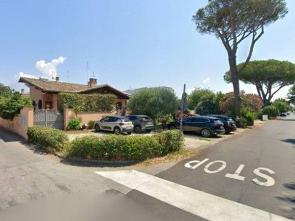 casa indipendente in vendita a Roma in zona Infernetto
