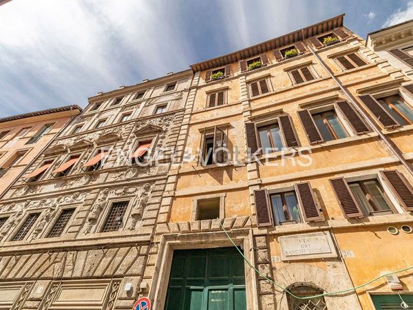 appartamento in vendita a Roma in zona Parione/Sant'Eustachio