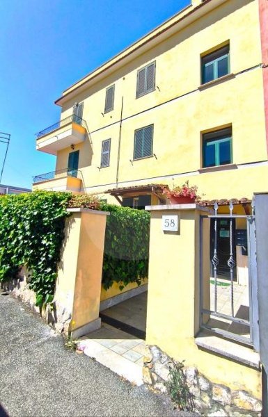 appartamento in vendita a Roma in zona Torre Maura