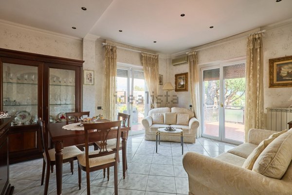 appartamento in vendita a Roma in zona Torre Gaia