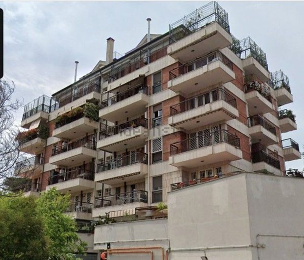 appartamento in vendita a Roma in zona Ostiense