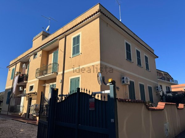 appartamento in vendita a Roma in zona Casal Morena
