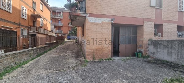 locale di sgombero in vendita a Roma in zona Casalotti