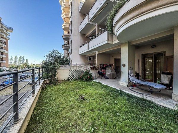appartamento in vendita a Roma in zona Axa