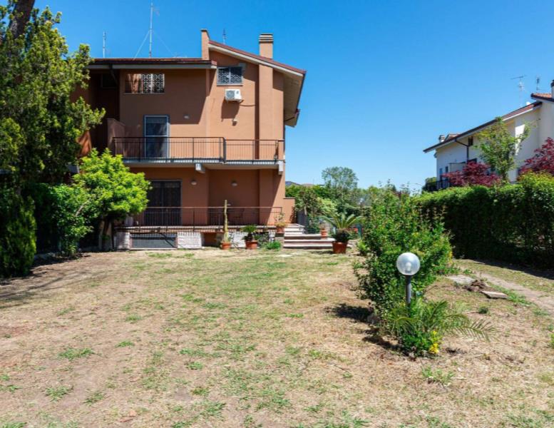 casa indipendente in vendita a Roma in zona Axa