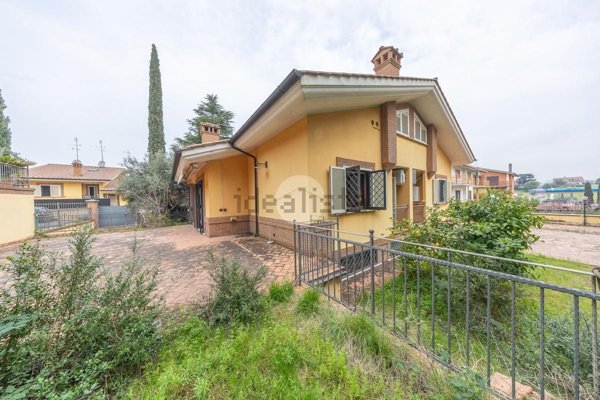 appartamento in vendita a Roma in zona Lunghezza
