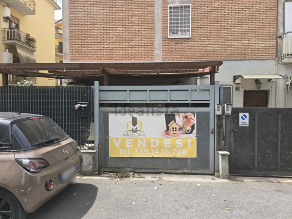 appartamento in vendita a Roma in zona Torre Maura