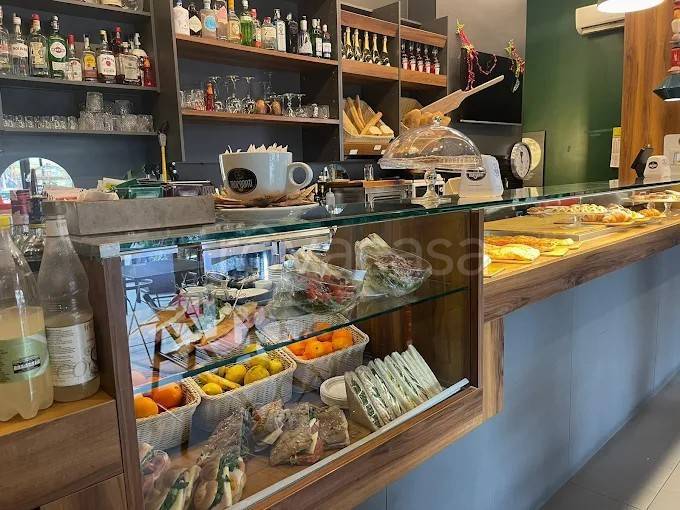 negozio in vendita a Roma in zona Primavalle