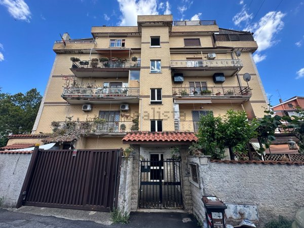 appartamento in vendita a Roma in zona Massimina/Casal Lumbroso