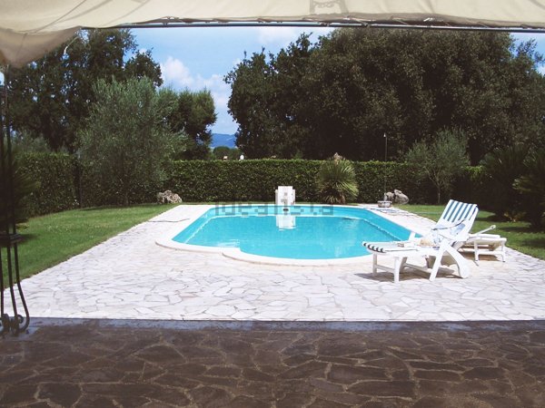 casa indipendente in vendita a Roma