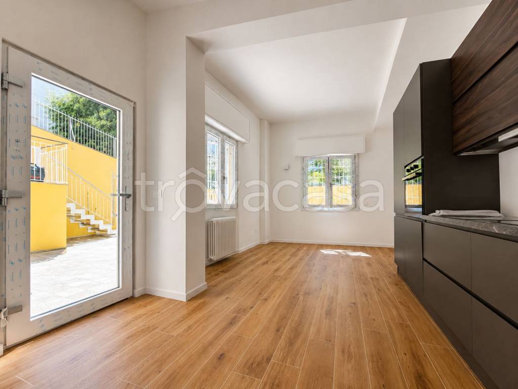 appartamento in vendita a Roma in zona Ardeatino