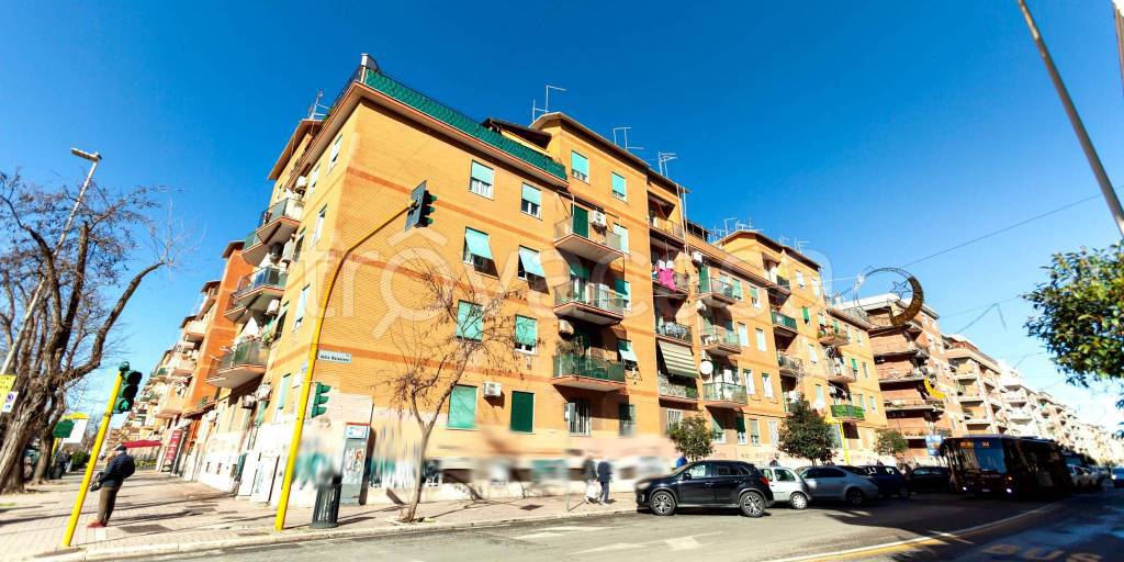 appartamento in vendita a Roma in zona Ostia